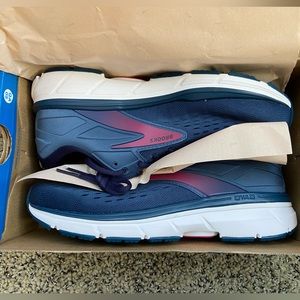 NWT BROOKS Dyad 11 Women’s 9.5 | Cushion Support